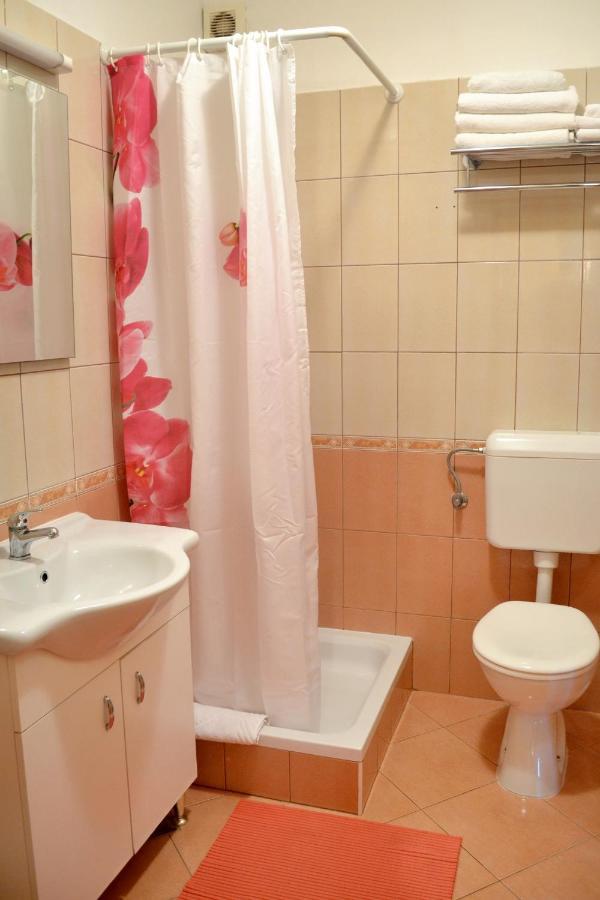 Family Friendly Apartments With A Swimming Pool Supetarska Draga - Donja, Rab - 2019 Kültér fotó