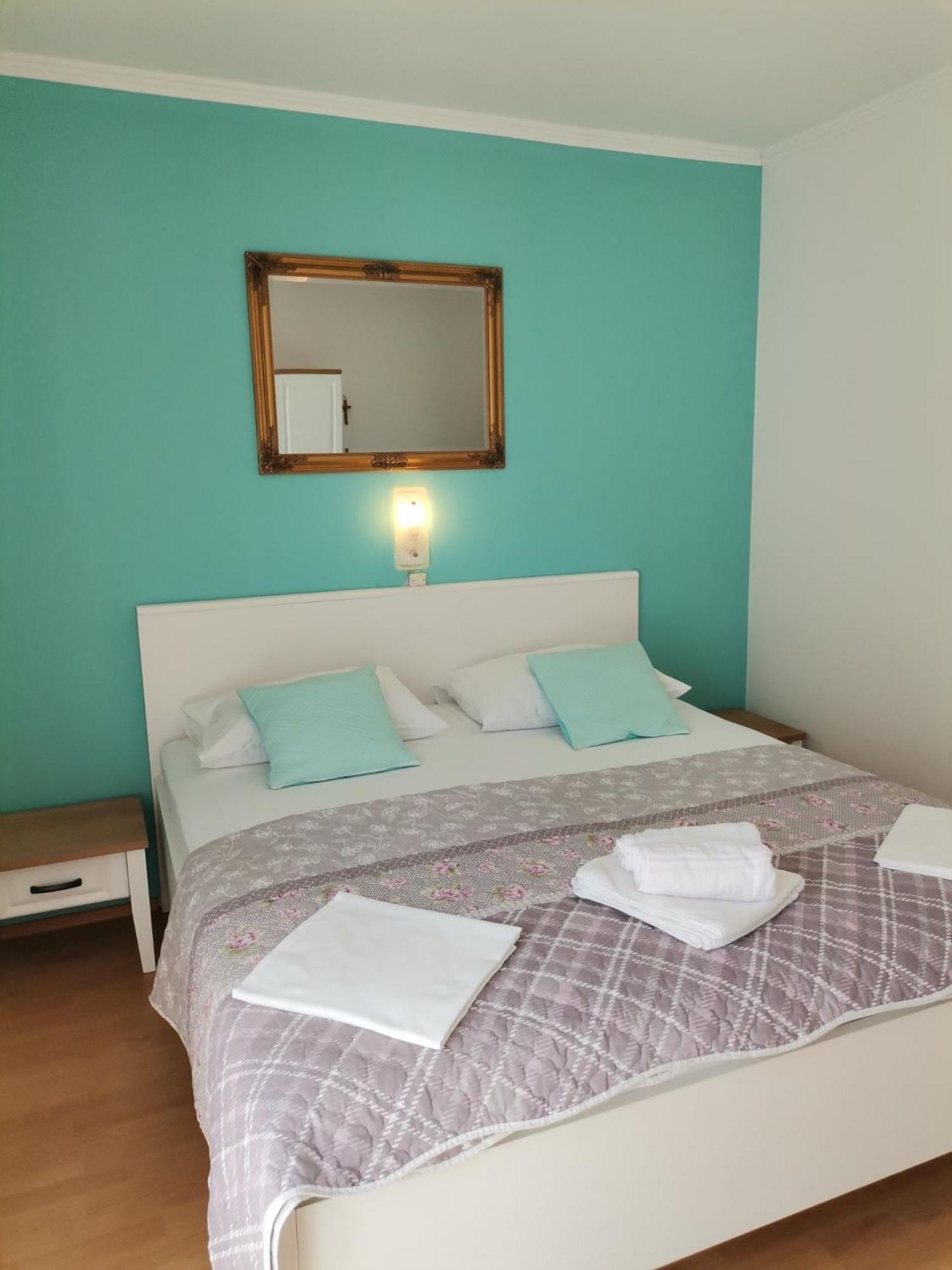 Family Friendly Apartments With A Swimming Pool Supetarska Draga - Donja, Rab - 2019 Szoba fotó