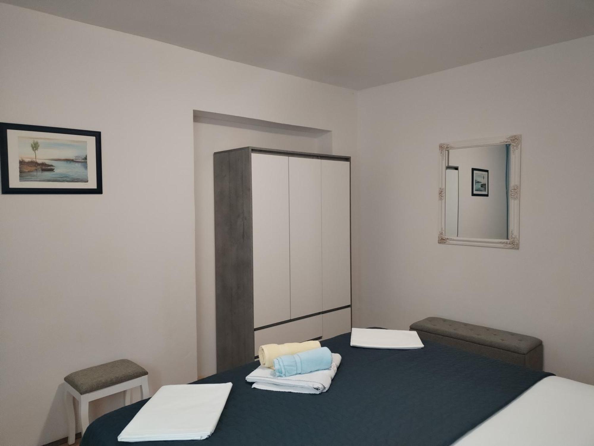 Family Friendly Apartments With A Swimming Pool Supetarska Draga - Donja, Rab - 2019 Szoba fotó